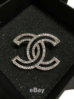 brand  classic cc logo  outline cutout crystal  white gold