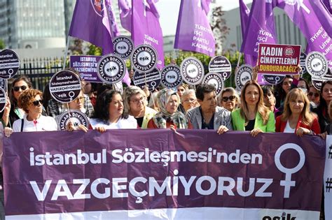 turquie les femmes montent au créneau pour défendre leurs droits