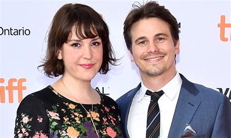 melanie lynskey announces engagement to jason ritter daily mail online