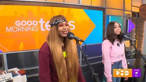 Erykah Badu Sings With Daughter Puma And Pussy Incense Sold Out