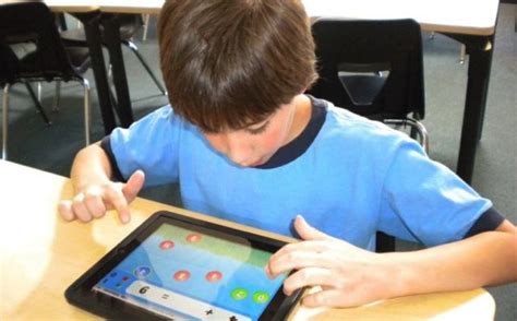 quebec students view ipads  entertainment devices   teaching tools iphone