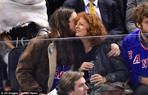 susan sarandon cheers on new york rangers with sons jack and miles daily mail online