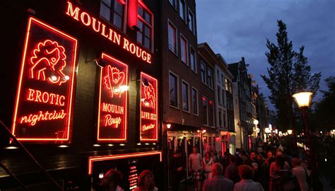 游客暴涨性工作者不胜其扰，阿姆斯特丹红灯区对旅游团说不 界面新闻 · 天下