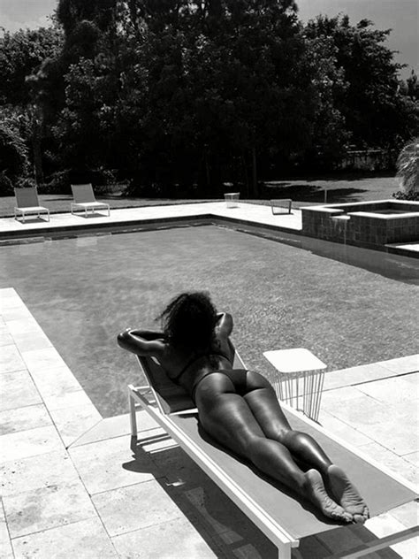serena williams shares sexy bikini clad snapchats rolling out