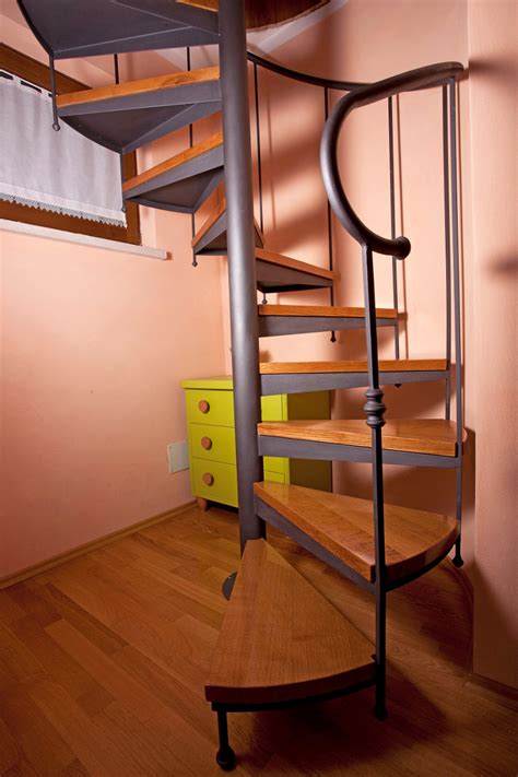 Grazie alle cucine da esterno prefabbricate, in muratura o mobili, tutto questo non accadrà più. 57 Scala a chiocciola | Bippierre