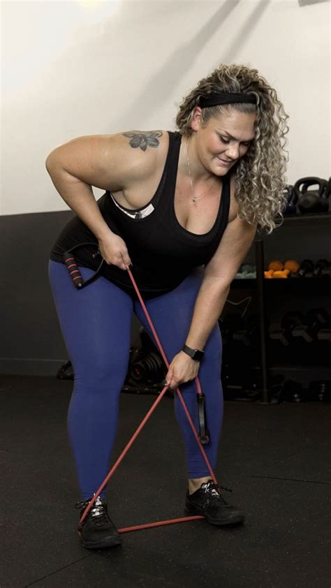 8 Effective Exercises You Can Do With 1 Resistance Band Sparkpeople
