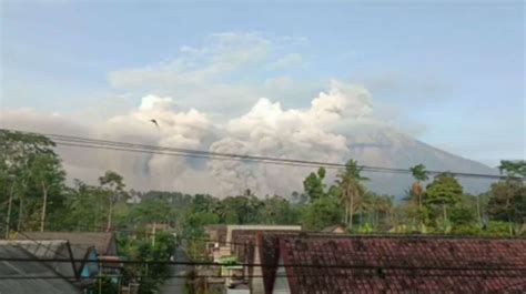 Indonesias Mt Semeru Unleashes Lava River In New Eruption – Wsvn