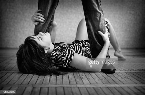 60 Meilleures Submissive Woman Photos Et Images Getty Images