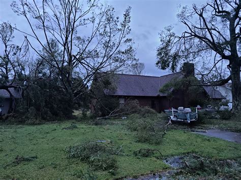 hurricane laura  landfall  louisiana  updates