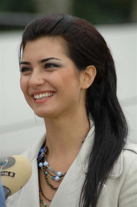 tuba büyüküstün is a turkish actress chicas belleza femenina y las chicas mas hermosas