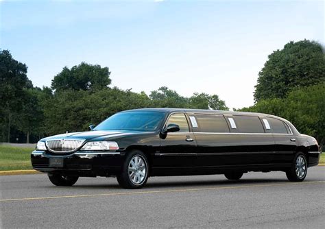 stretch limo  passengers boston limousine lincoln stretch