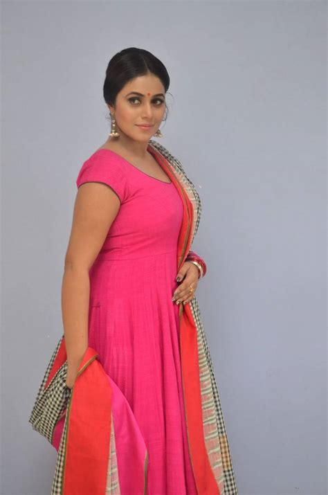 Gk Photoes South Indian Actress Poorna In Pink Dress