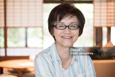 Portrait Of Happy Mature Japanese Woman 1人のストックフォトや画像を多数ご用意 Istock