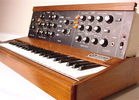 switched   birth   moog synthesizer synthtopia