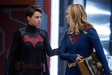 After Crisis Here S Why We Want A Supergirl Batwoman Crossover