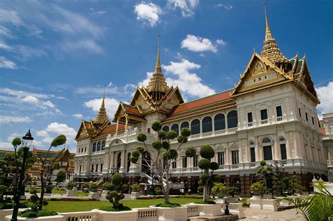 grand palace guide maps directions entance fees dress code