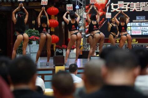 “most Beautiful Butt In China” Winner Gao Qian Can’t Wear Tights In