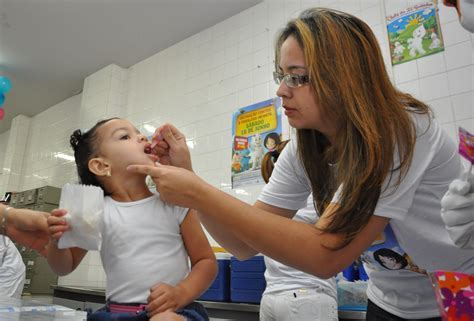 em cachoeiro campanha de vacinação contra a pólio é