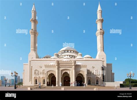 noor mosque  res stock photography  images alamy