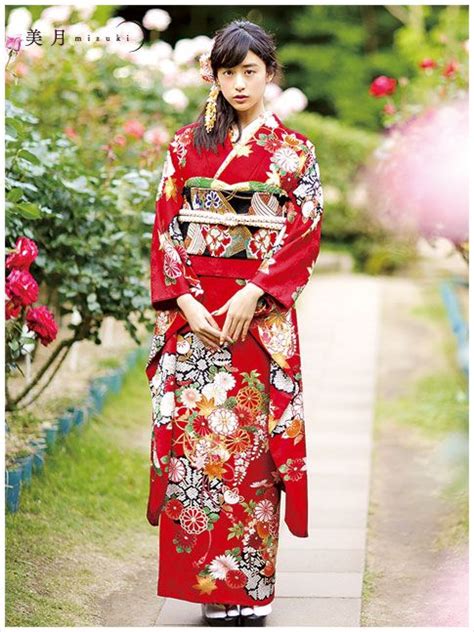 mizuki yamamoto 山本美月 kimono furisode 着物 振袖 着物ファッション
