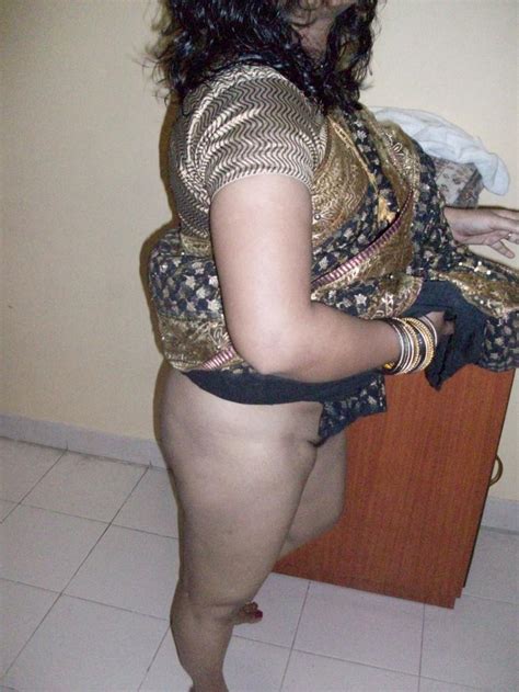 big boobs bhabhi stripping saree show huge ass hd images