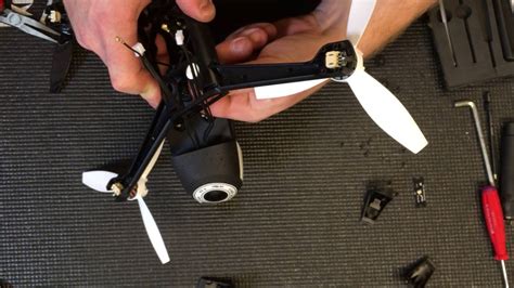 reparation af drone skift af central cross bebop  fra parrot morfarsdk youtube