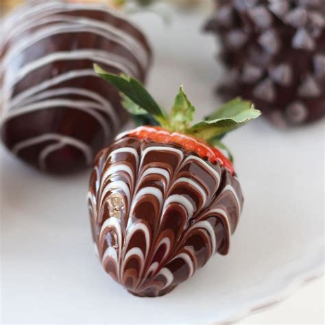 chocolate covered strawberries handle  heat