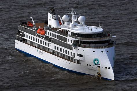 passengers   evacuated  antarctic cruise ship