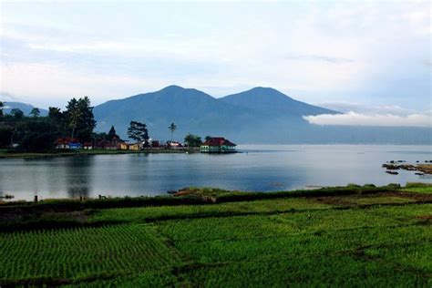 sparkling kerinci lake jambi visit indonesia