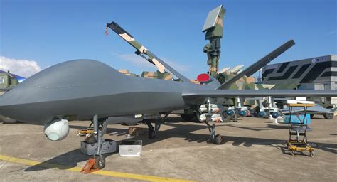 le drone ch  teste  nouveau missile ar  east pendulum