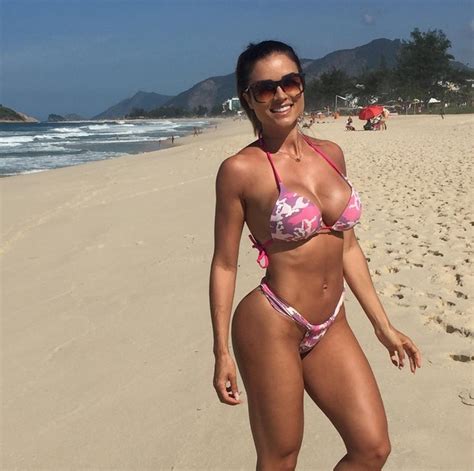 aryane steinkopf shows bikini body  beach day  rio tmzego celebrity gossip