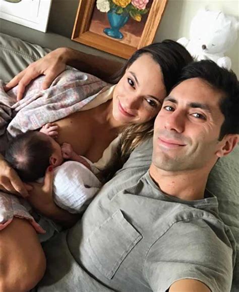 nev schulman s girlfriend breastfeeds her newborn on instagram here s why she was