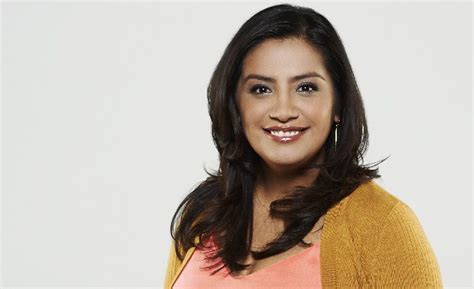 cristela alonzo tv show mexican comedienne   world  storm   sitcom preview