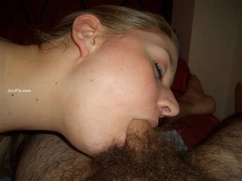 really hot girlfriend gives oral sex