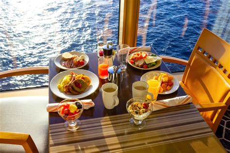 cruise ship chefs reveal  restaurants  buffets operate  sea