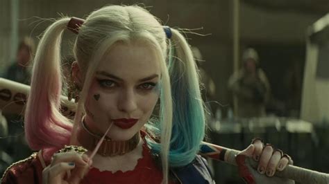 suicide squad director on harley quinn costume criticism the mary sue