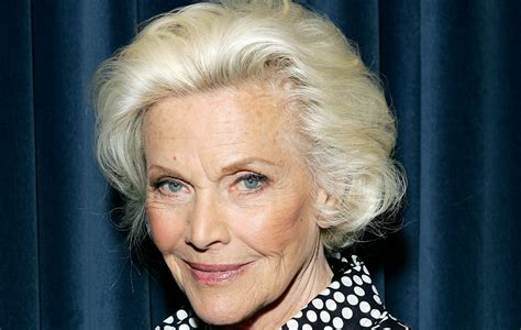Honor Blackman Who Played Bond Girl Pussy Galore Dies Aged 94 Music