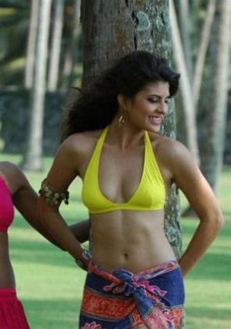 21 surprising modeling days photos of bollywood divas will pop your eyes out