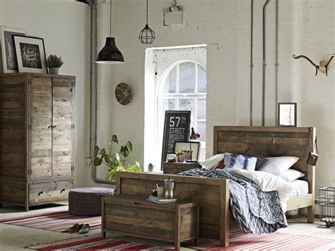 halsey  king size reclaimed  foot  bed lee