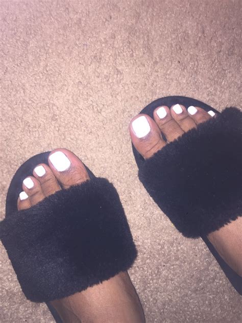 bri really do got some pretty ass feet no cap lmao shesfreaky