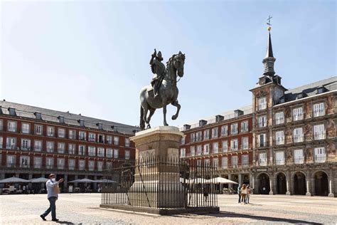 madrids plaza mayor  complete guide