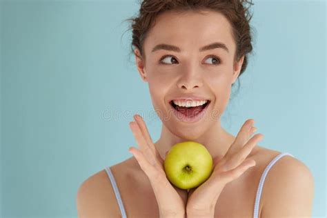 Woman With Green Apple Woman Holding Fresh Green Apple Stock Image