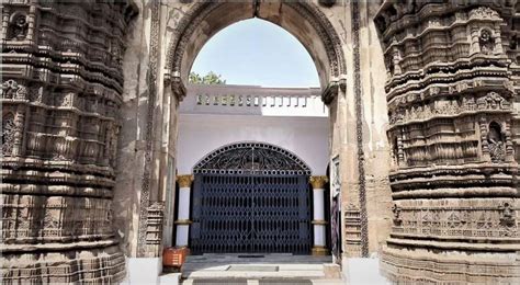jhulta minar ahmedabad   unresolved mystery  shaking minarets