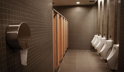 covid  uebertragungsrisiko auf oeffentlichen toiletten erhoeht heilpraxis