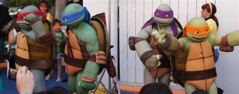 most fans dressed as teenage mutant ninja turtles world