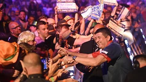 darts im livestream die uebertragung des world grand prix heute  auf dazn dazn news de