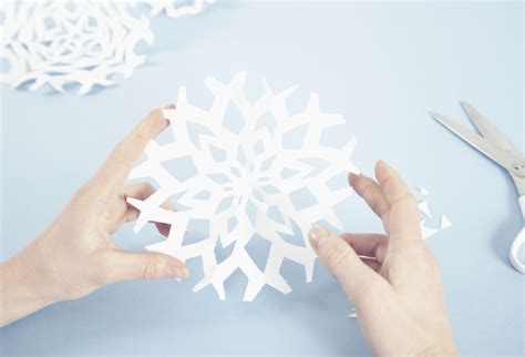 kirigami japanese art  paper cutting