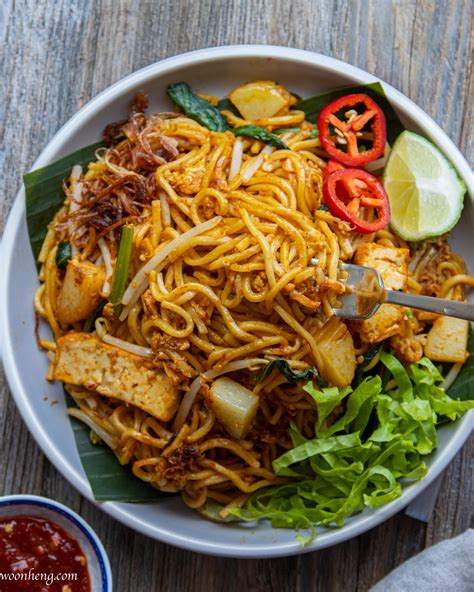 flavorful vegan mee goreng mamak woonheng