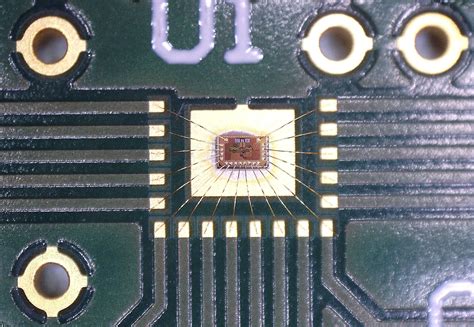 cmos based chip  integrates silicon quantum dots  multiplexed