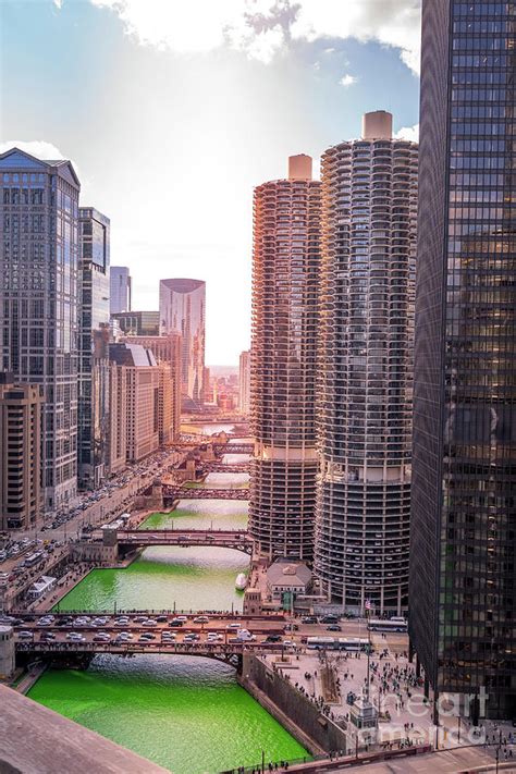 chicago highrises  skyscrapers  downtown chicago il photograph  linda matlow